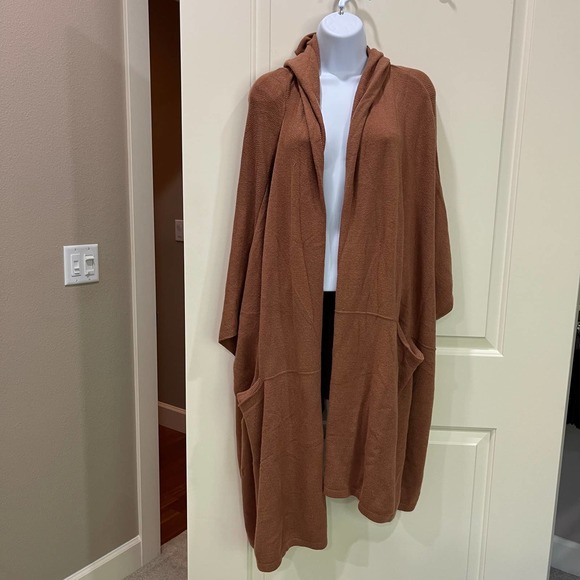 Felina NEW Sweater-Knit Hooded Wrap - Cape -Size L/XL - Butterscotch Sweater - Picture 2 of 9